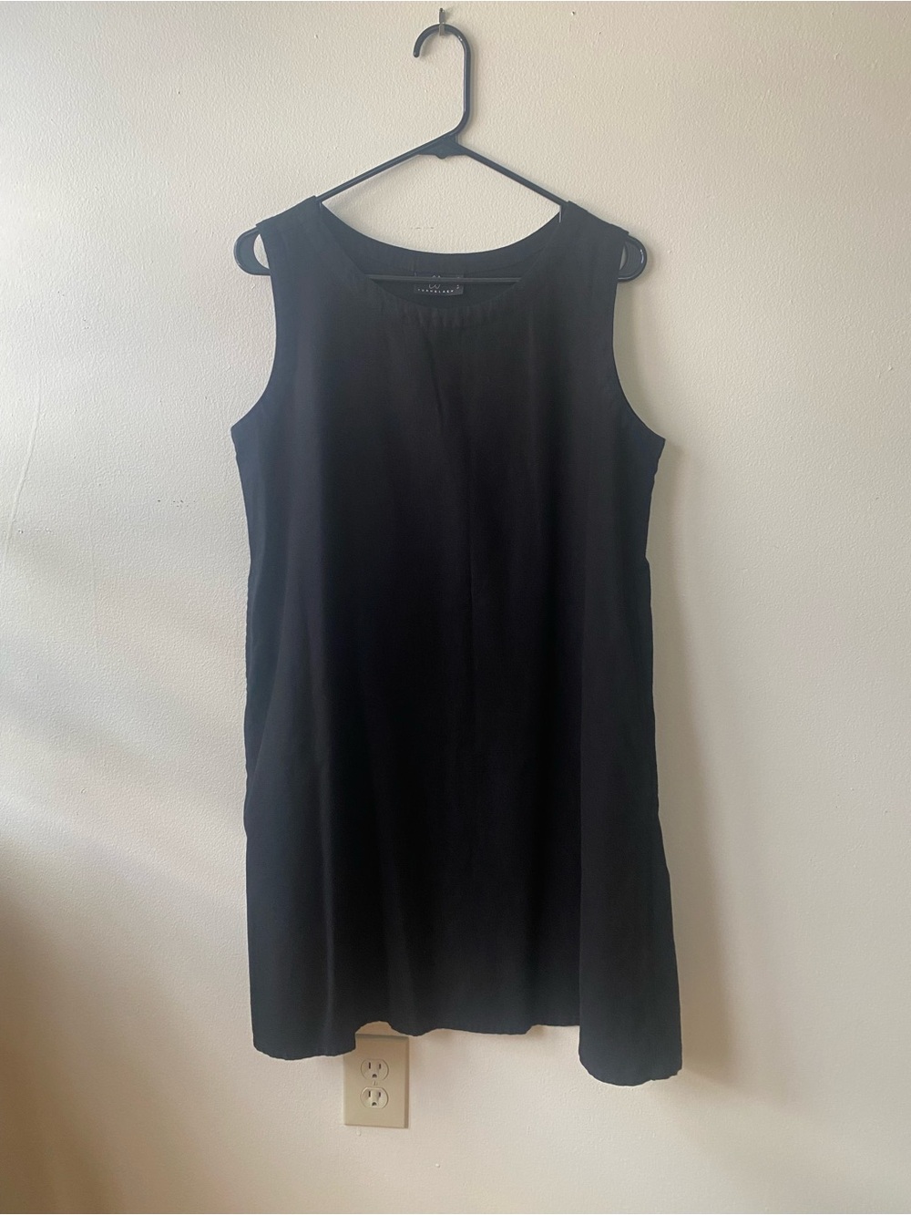 Black Linen Sleeveless Shift Dress with Pockets!